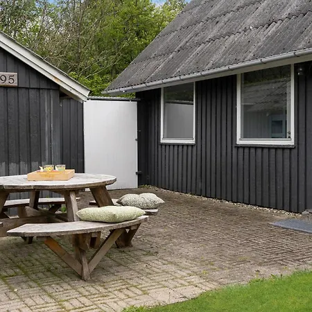Holiday home Stunning In With Wifi Vemb